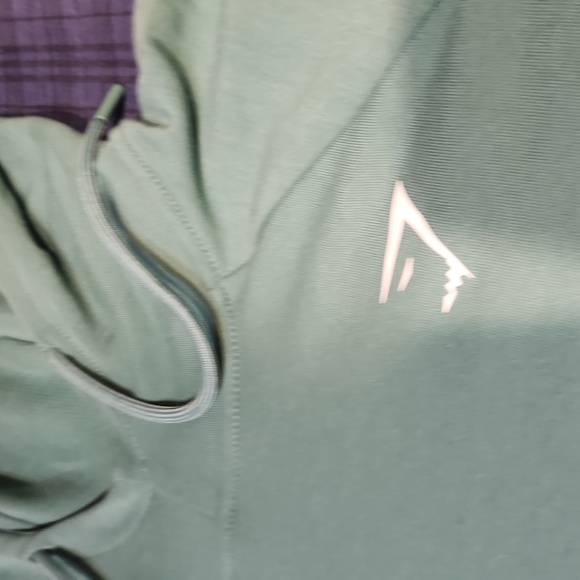 Gymshark Women's Pull Over with Hood. Long Sleeve and Medium Size - Picture 2 of 6